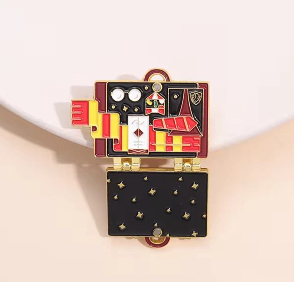 Harry Potter Hogwarts Suitcase School Trunk Enamel Pin 209-2